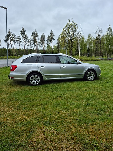 Skoda Superb 6 of 10