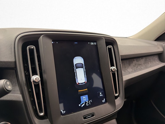 Volvo XC40 15 of 29
