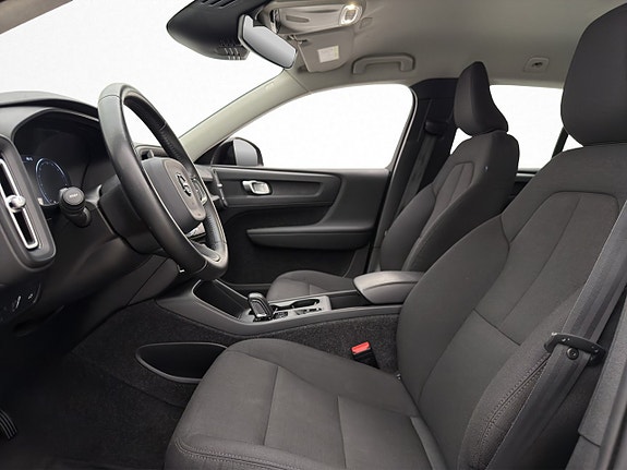 Volvo XC40 8 of 29