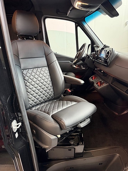 Mercedes-Benz Sprinter 319 15 of 30