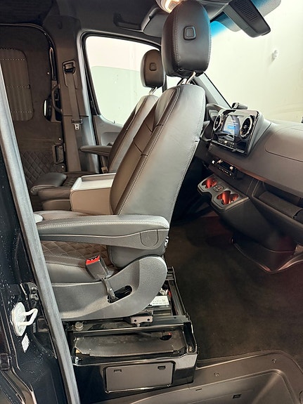 Mercedes-Benz Sprinter 319 16 of 30