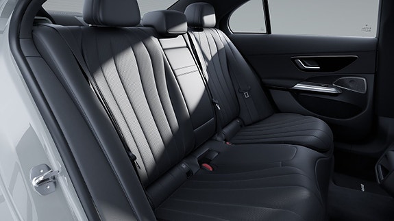 Mercedes-Benz E400 e 13 of 16