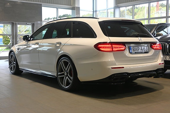 Mercedes-Benz E63 3 of 5