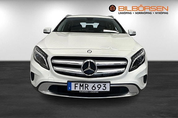 Mercedes-Benz GLA220 2 of 5