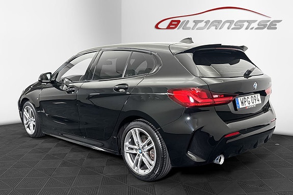 BMW 118i 3 of 5