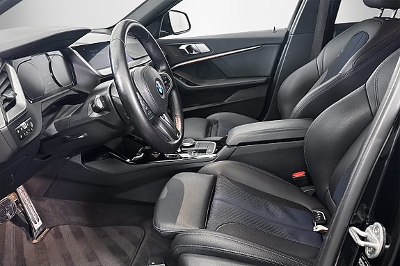 BMW 118i 4 of 5