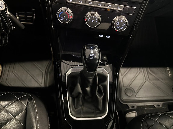 Volkswagen T-Roc 13 of 21