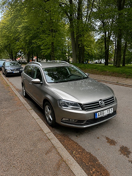 Volkswagen Passat 2 of 5