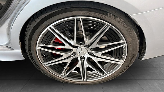 Mercedes-Benz C63 10 of 12