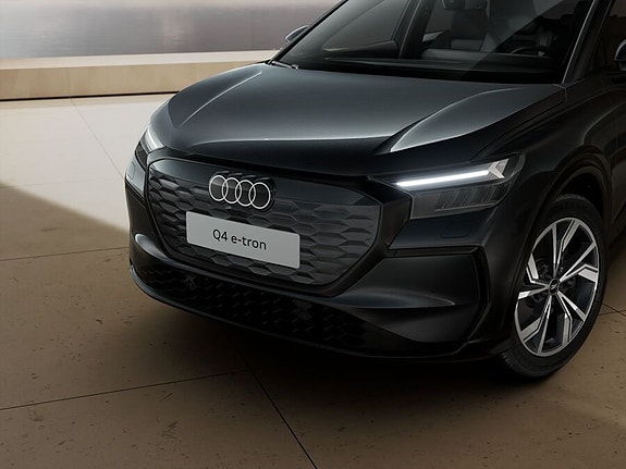 Audi Q4 e-tron 3 of 5