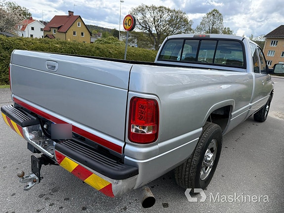 Dodge RAM 2500 3 of 5