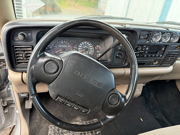 Dodge RAM 2500 9 of 13