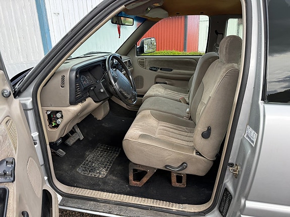 Dodge RAM 2500 8 of 13