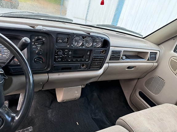 Dodge RAM 2500 10 of 13