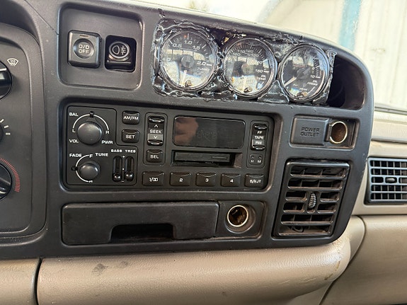 Dodge RAM 2500 11 of 13