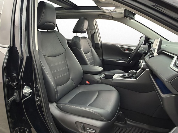 Toyota RAV4 9 of 30