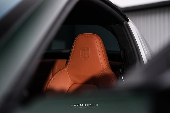 Porsche 911 Targa 4 GTS 12 of 18