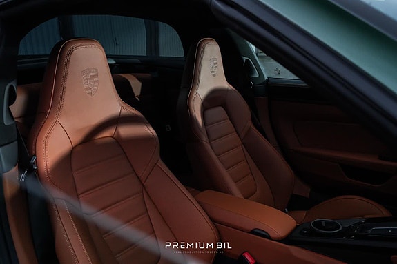 Porsche 911 Targa 4 GTS 9 of 18
