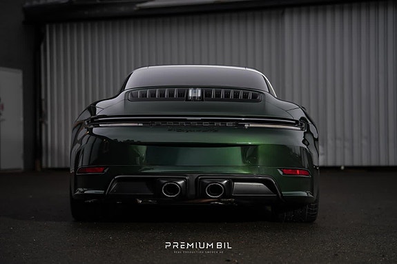 Porsche 911 Targa 4 GTS 3 of 18