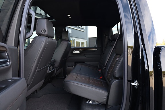 Chevrolet Silverado 2500 11 of 24