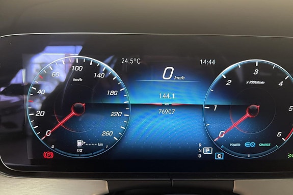 Mercedes-Benz E220 22 of 24