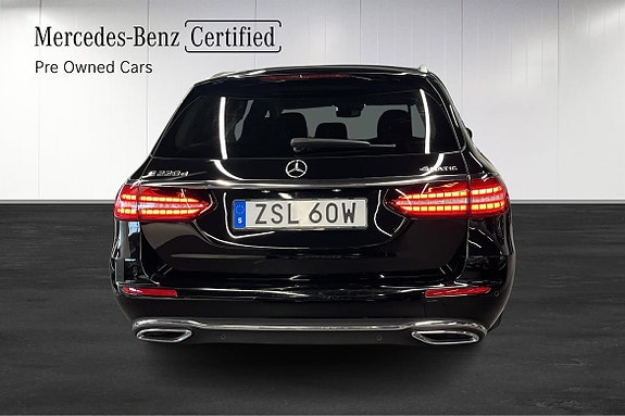 Mercedes-Benz E220 3 of 5