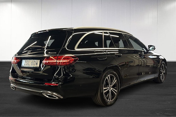 Mercedes-Benz E220 4 of 5
