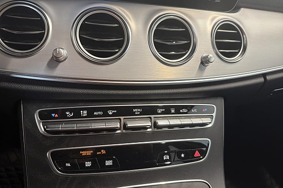 Mercedes-Benz E220 13 of 24