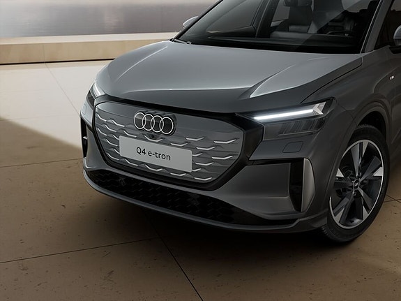 Audi Q4 e-tron 3 of 5