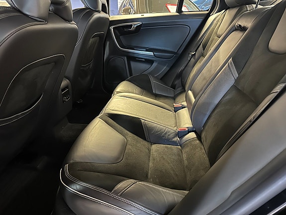 Volvo S60 3 of 5