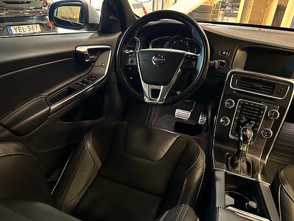 Volvo S60 4 of 5