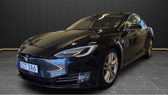 Tesla Model S 2 of 5
