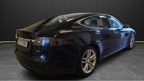 Tesla Model S 4 of 5