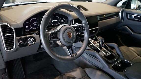 Porsche Cayenne 7 of 13
