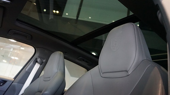 Porsche Cayenne 10 of 13