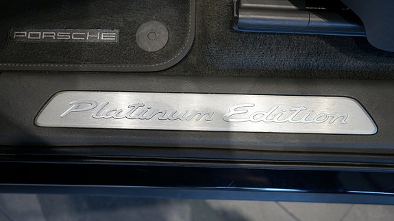 Porsche Cayenne 12 of 13