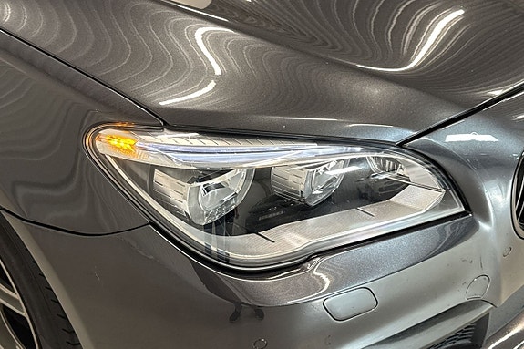 BMW 750d 10 of 27