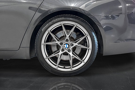 BMW 750d 4 of 5