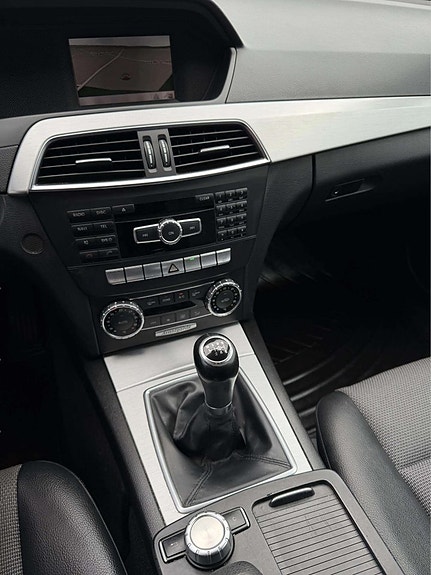 Mercedes-Benz C180 14 of 22