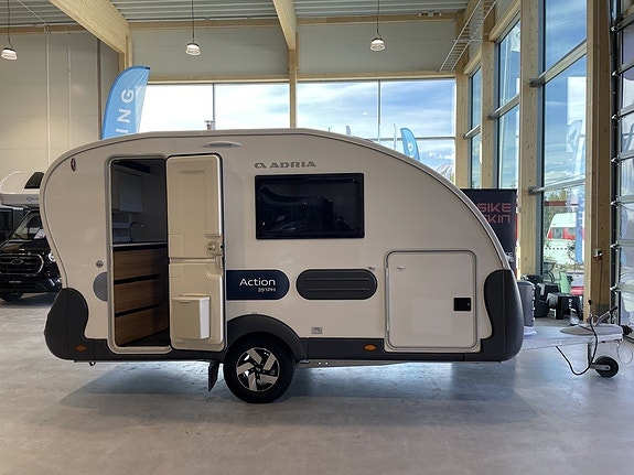 Adria Action 391 PH /B-körkort/1100kg/1599kr/månad/Ny vagn 2 of 5