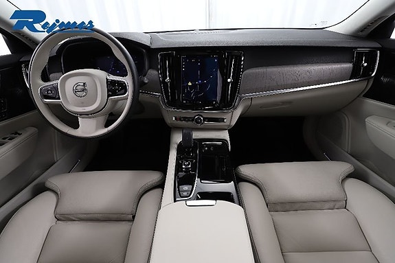Volvo V90 2 of 30
