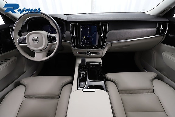 Volvo V90 2 of 5
