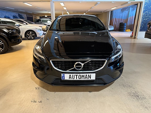 Volvo V40 2 of 5