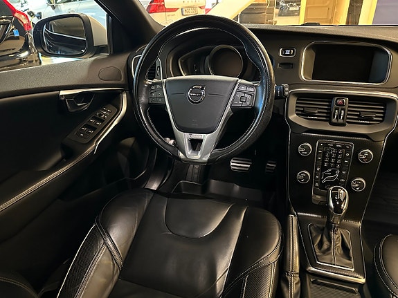 Volvo V40 4 of 5