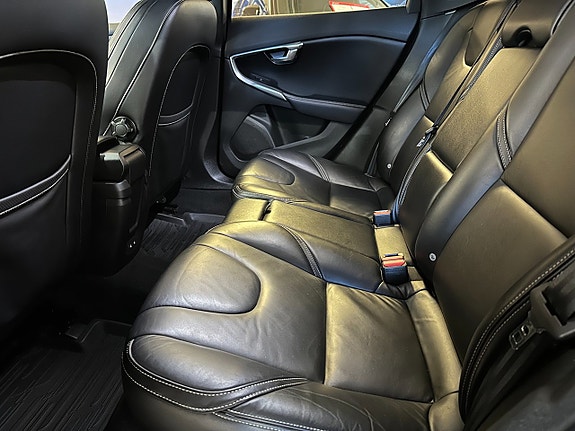 Volvo V40 3 of 5