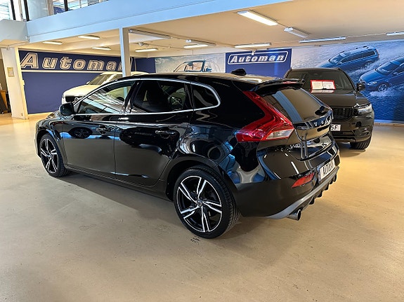 Volvo V40 8 of 15
