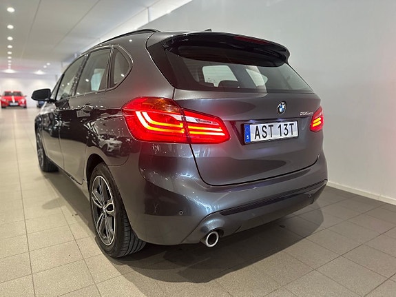 BMW 225xe 5 of 5