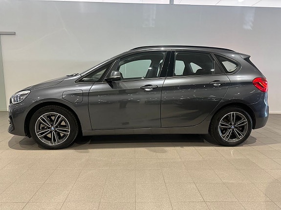 BMW 225xe 3 of 5