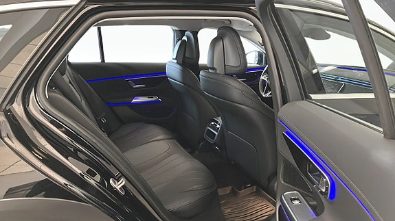 Mercedes-Benz E300 de 5 of 13