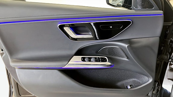 Mercedes-Benz E300 de 11 of 13